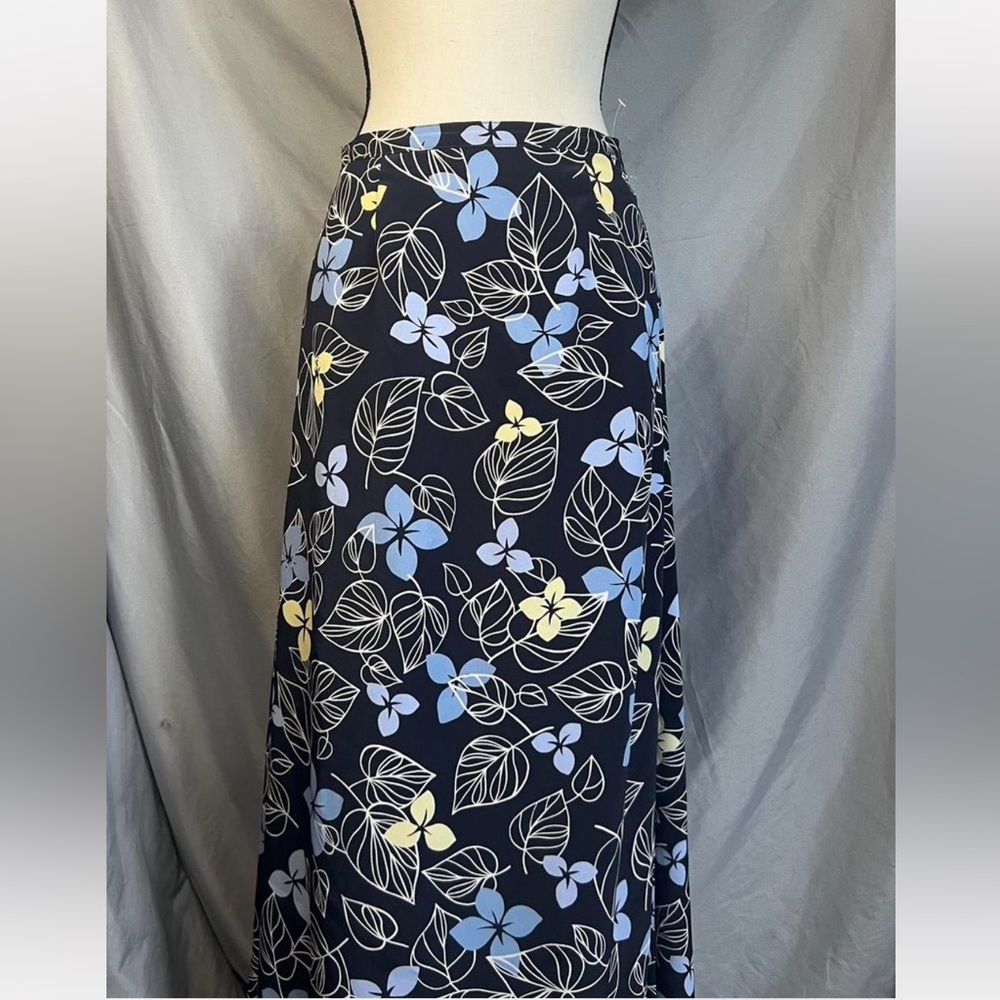 Jaclyn Smith Black Floral Skirt